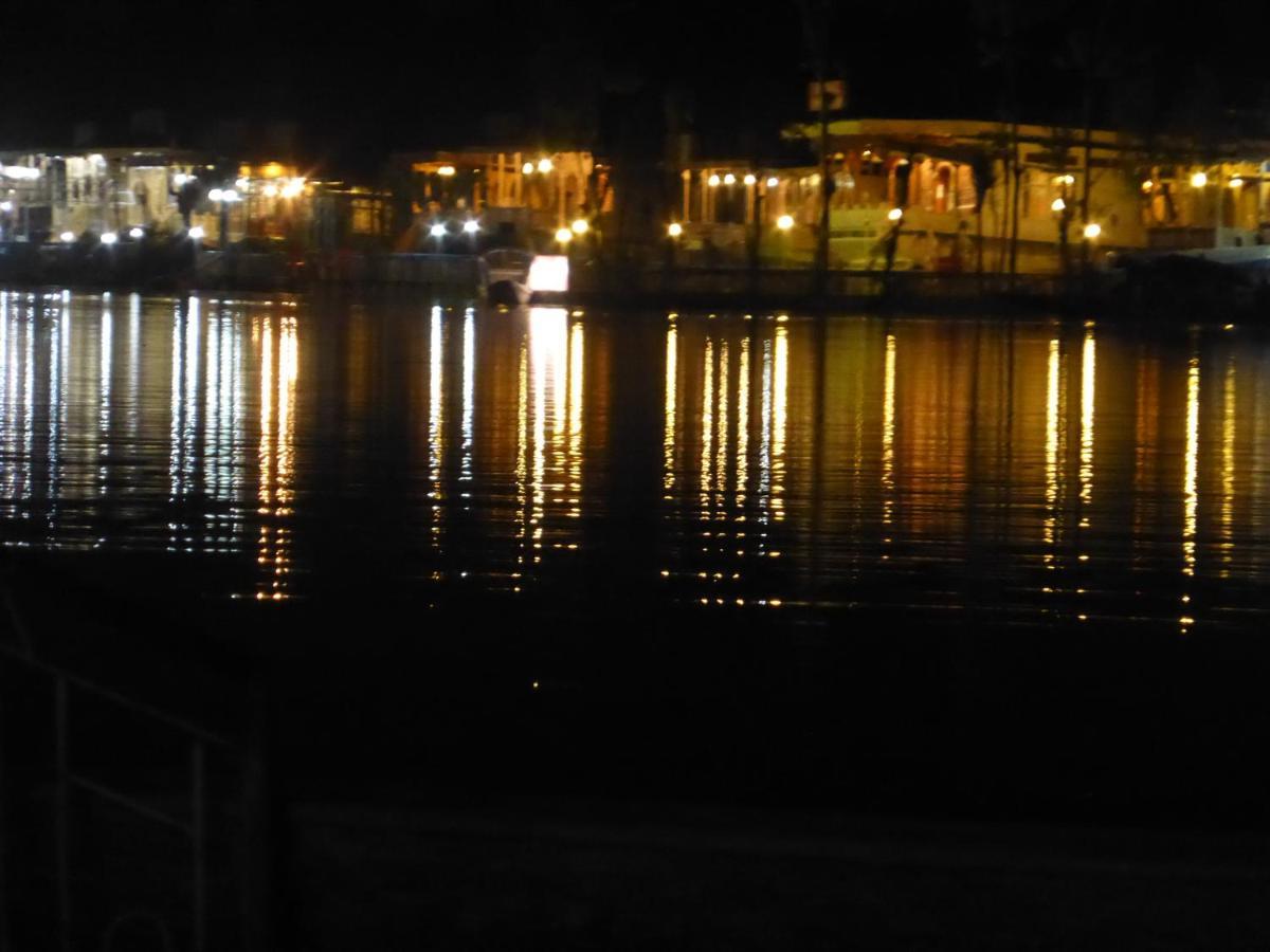Goona Palace Houseboats Srīnagar Extérieur photo