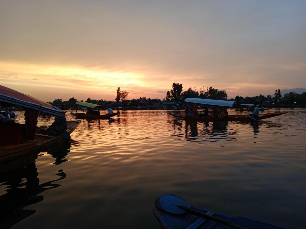 Goona Palace Houseboats Srīnagar Extérieur photo