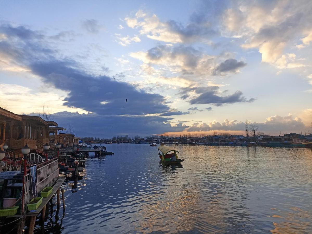 Goona Palace Houseboats Srīnagar Extérieur photo
