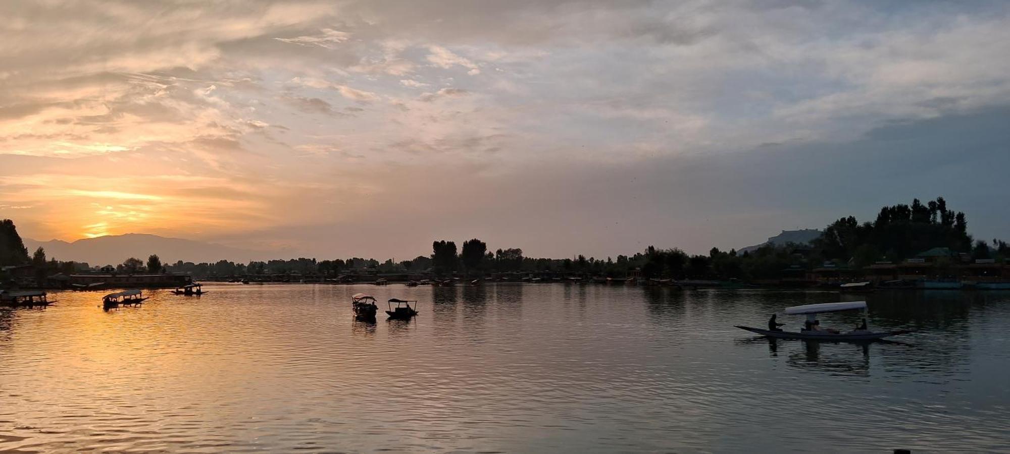Goona Palace Houseboats Srīnagar Extérieur photo