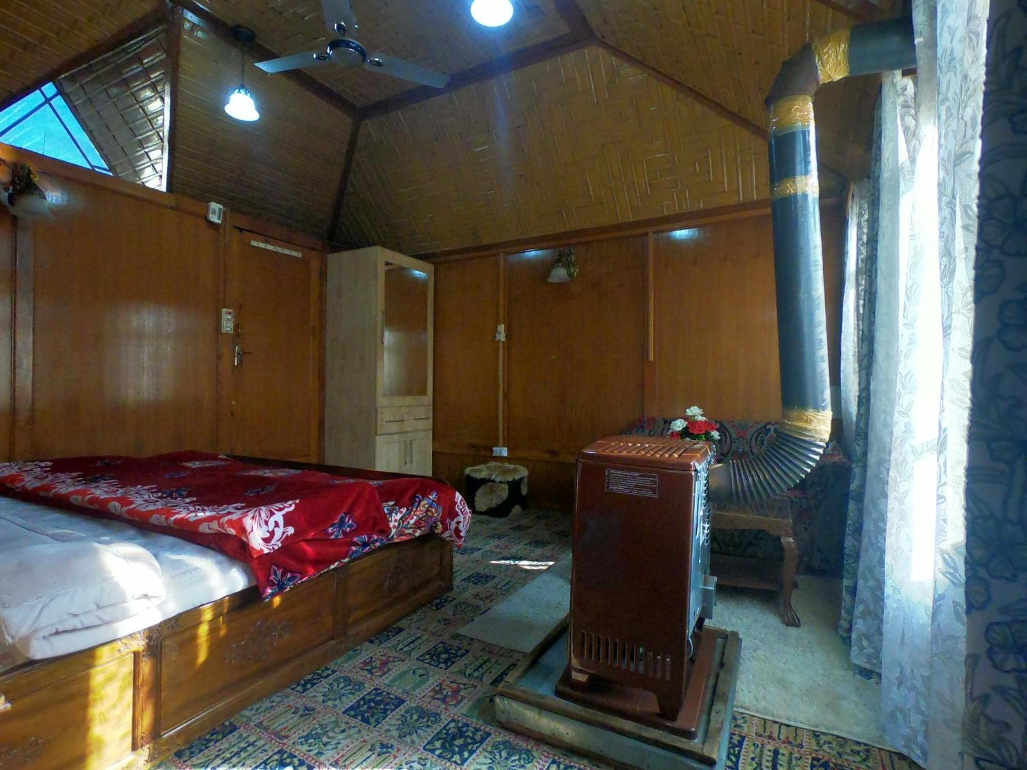 Goona Palace Houseboats Srīnagar Extérieur photo