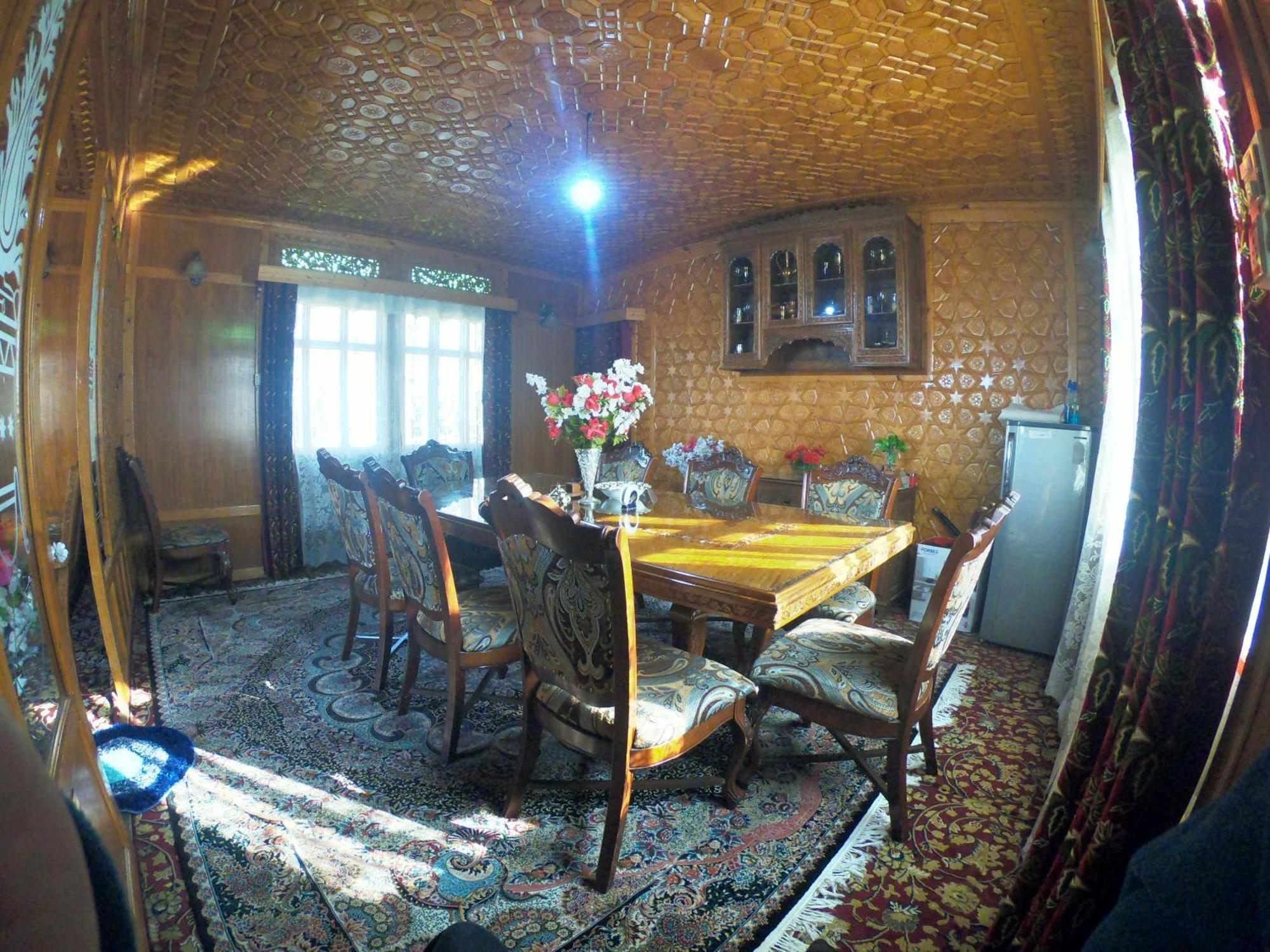 Goona Palace Houseboats Srīnagar Extérieur photo