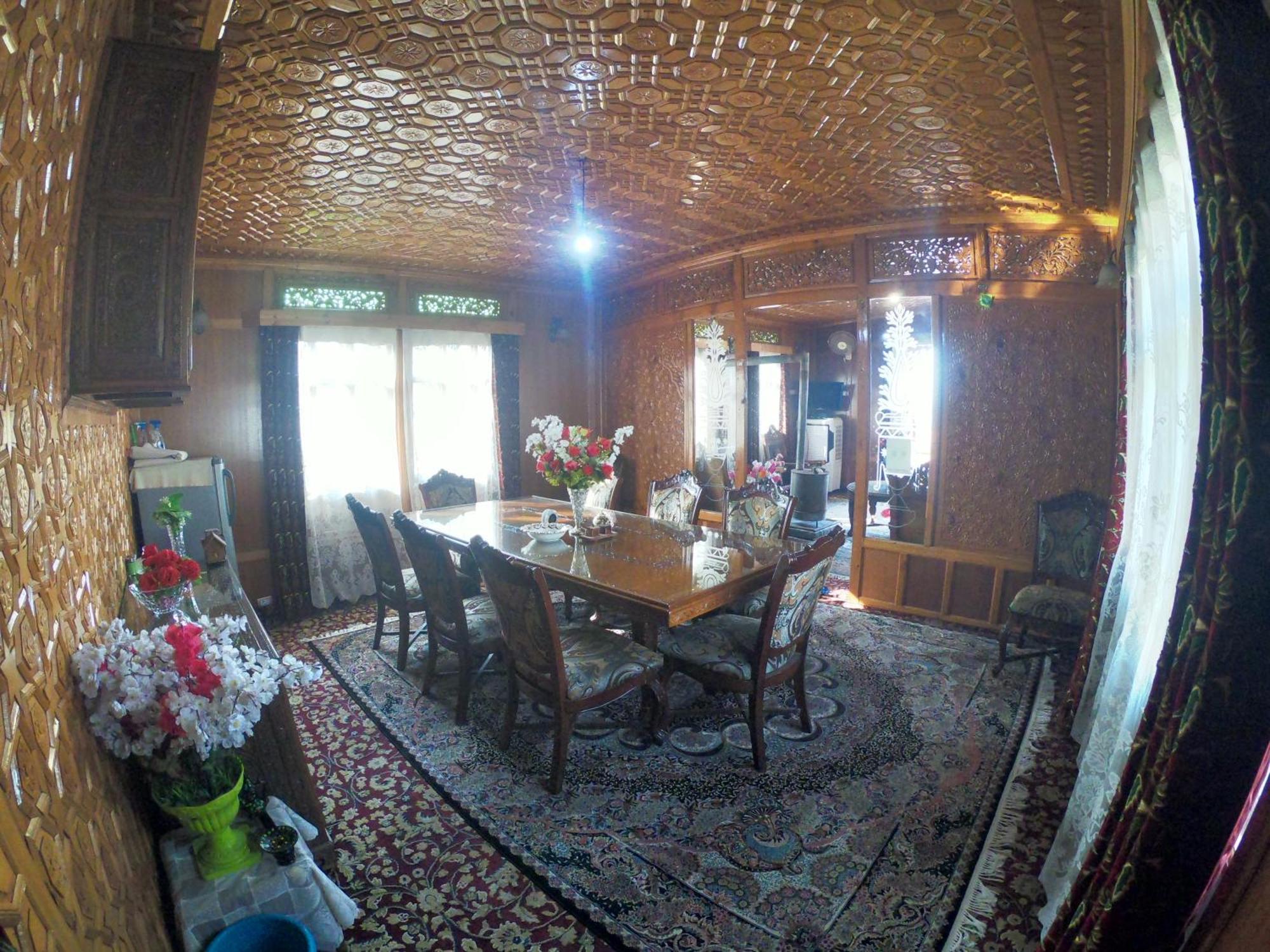 Goona Palace Houseboats Srīnagar Extérieur photo