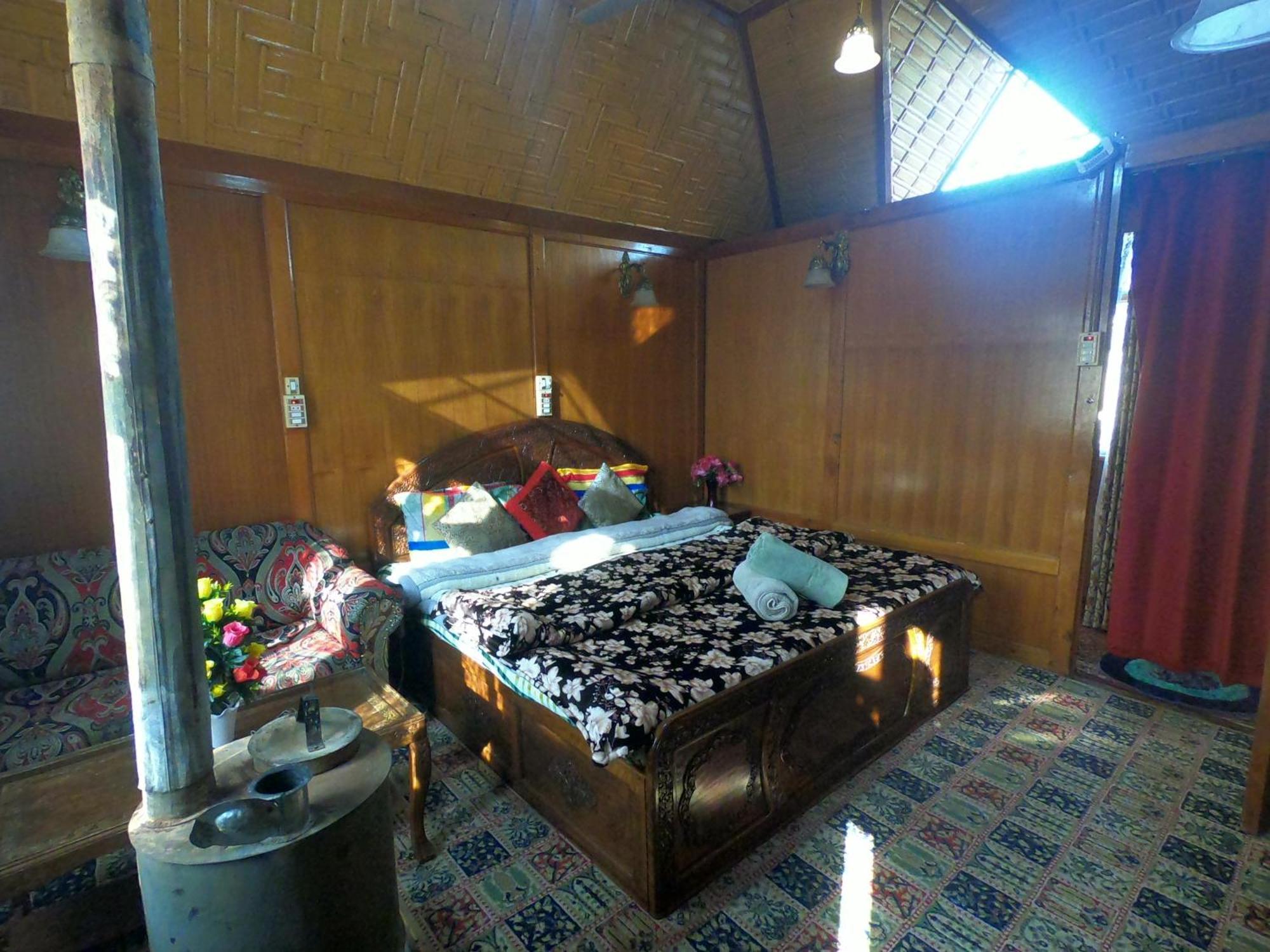 Goona Palace Houseboats Srīnagar Extérieur photo