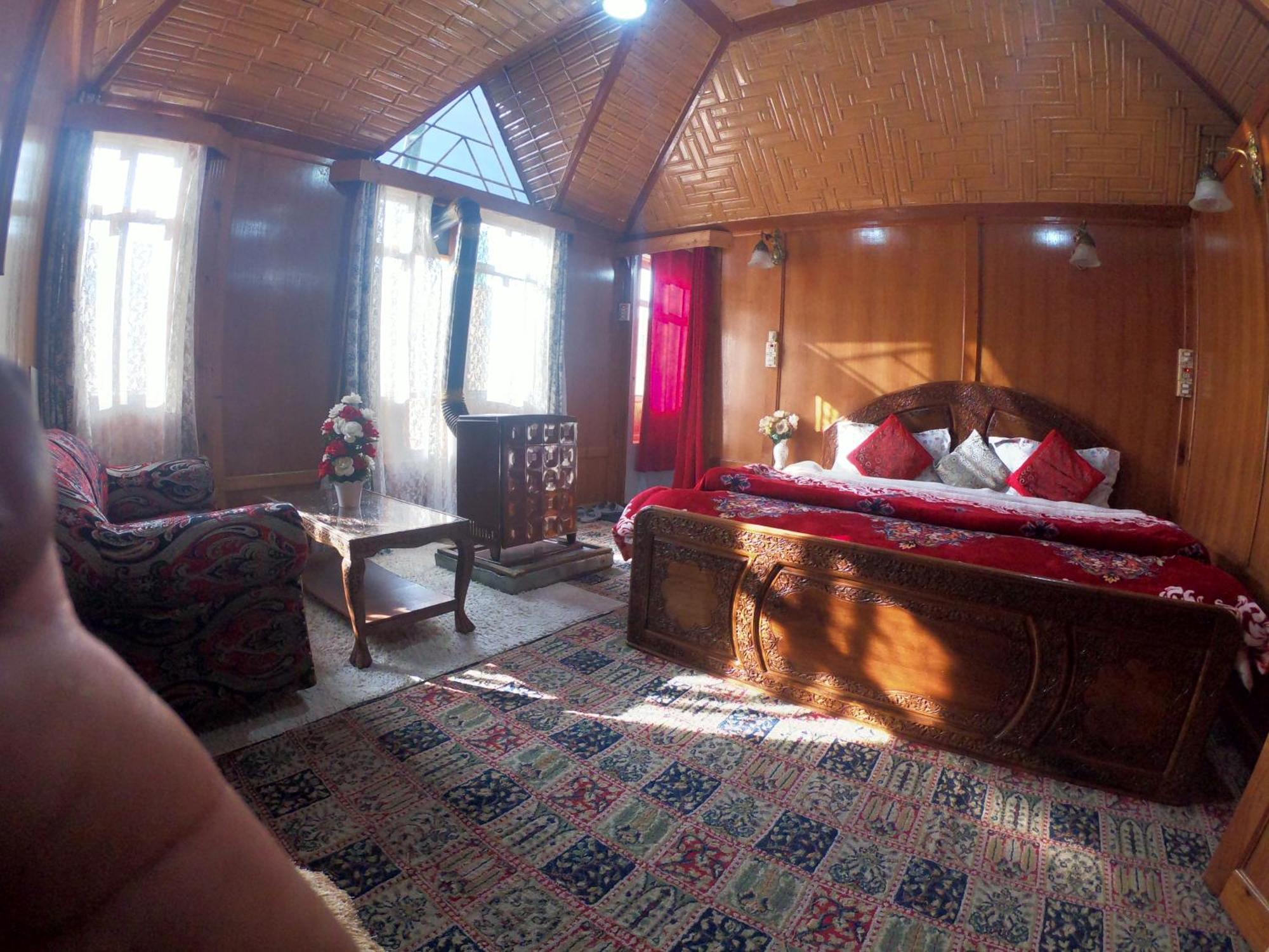 Goona Palace Houseboats Srīnagar Extérieur photo
