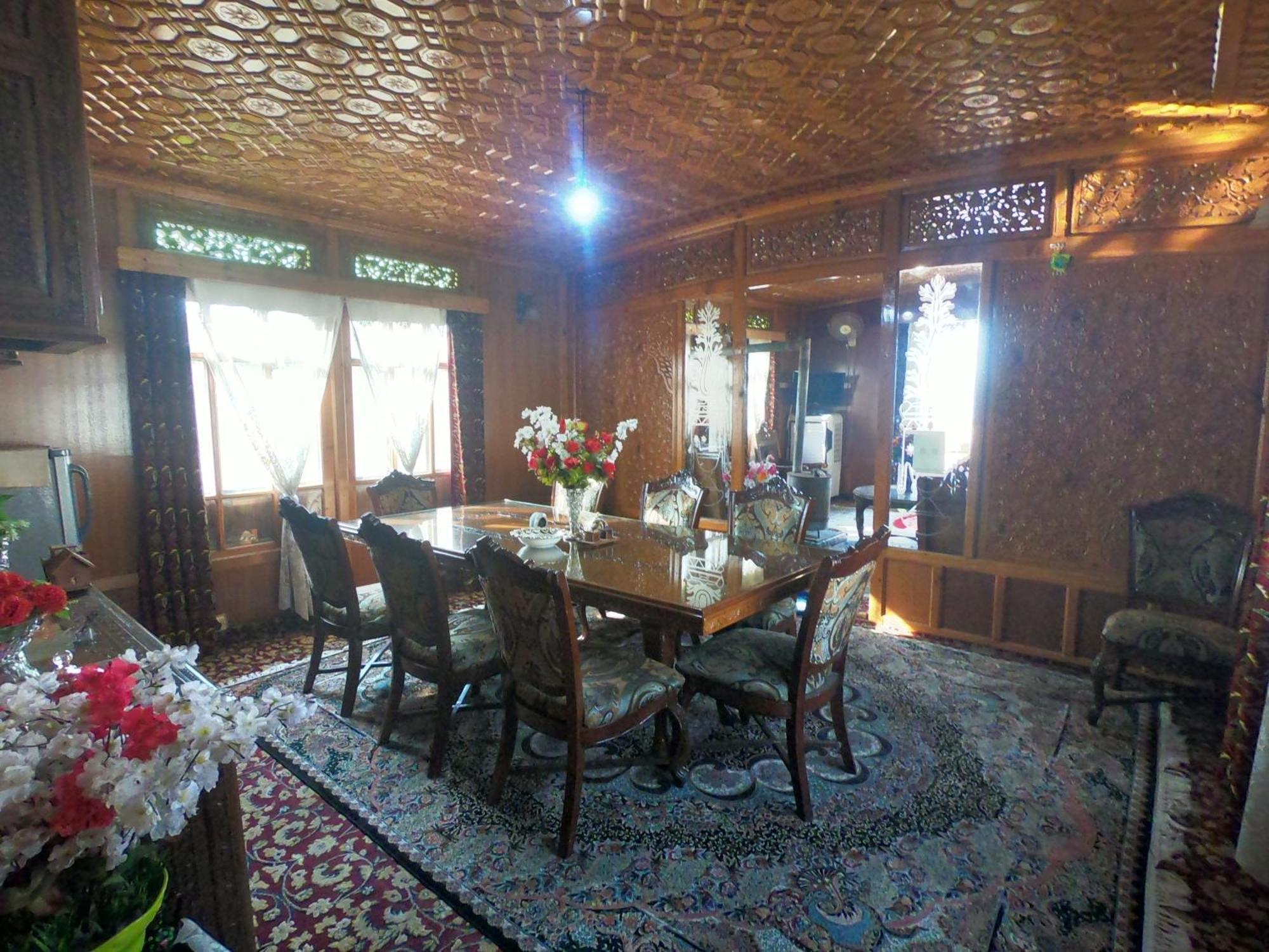 Goona Palace Houseboats Srīnagar Extérieur photo