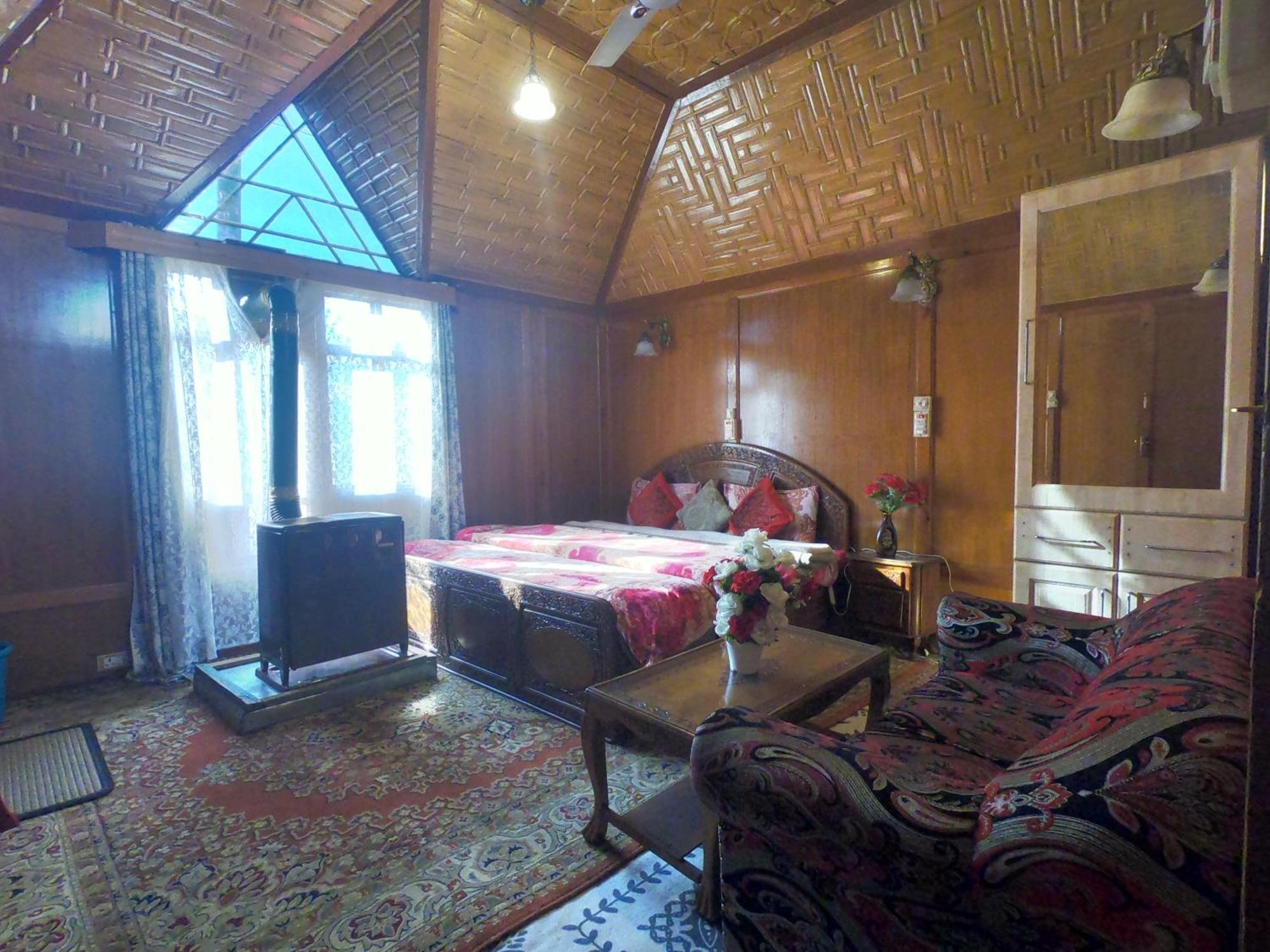 Goona Palace Houseboats Srīnagar Extérieur photo