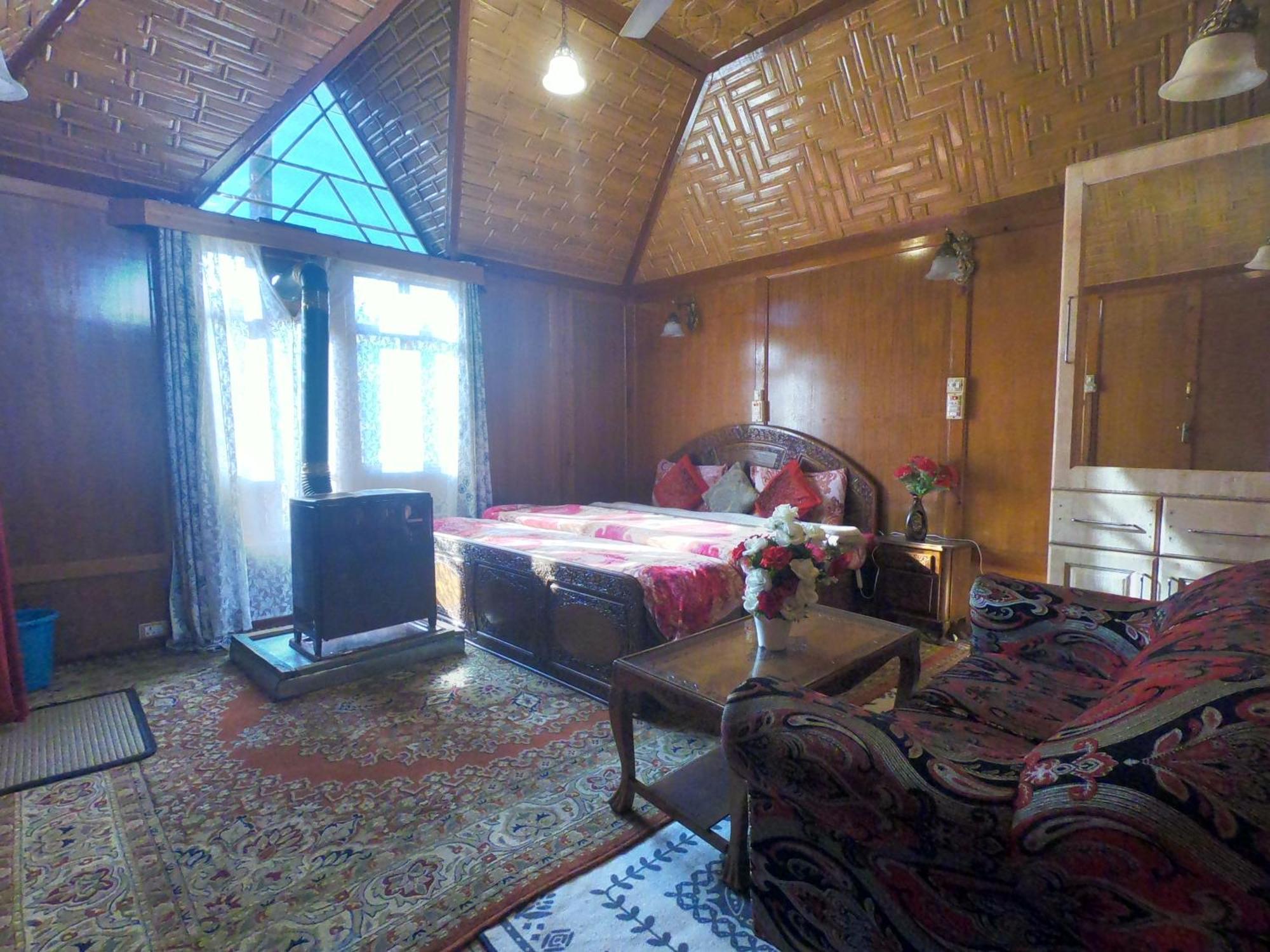 Goona Palace Houseboats Srīnagar Extérieur photo