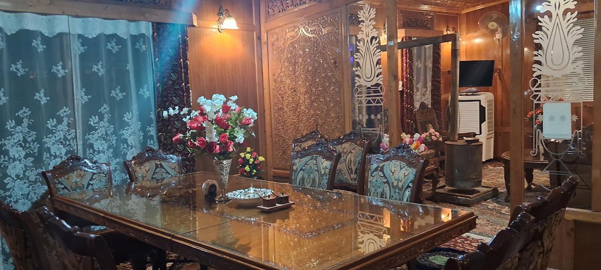 Goona Palace Houseboats Srīnagar Extérieur photo