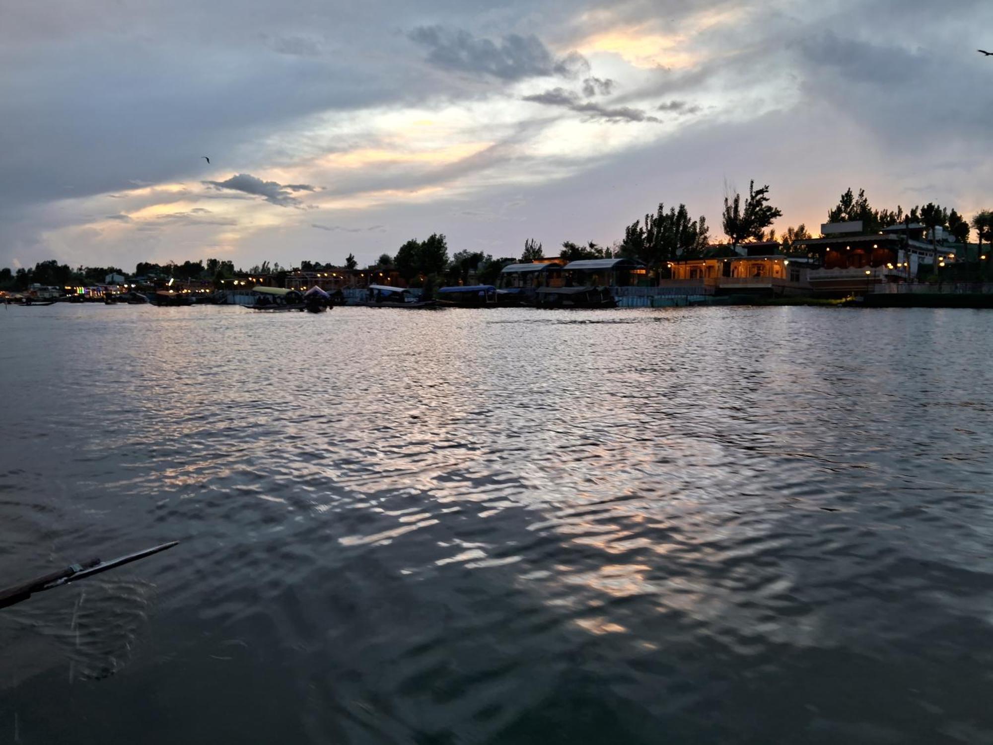 Goona Palace Houseboats Srīnagar Extérieur photo