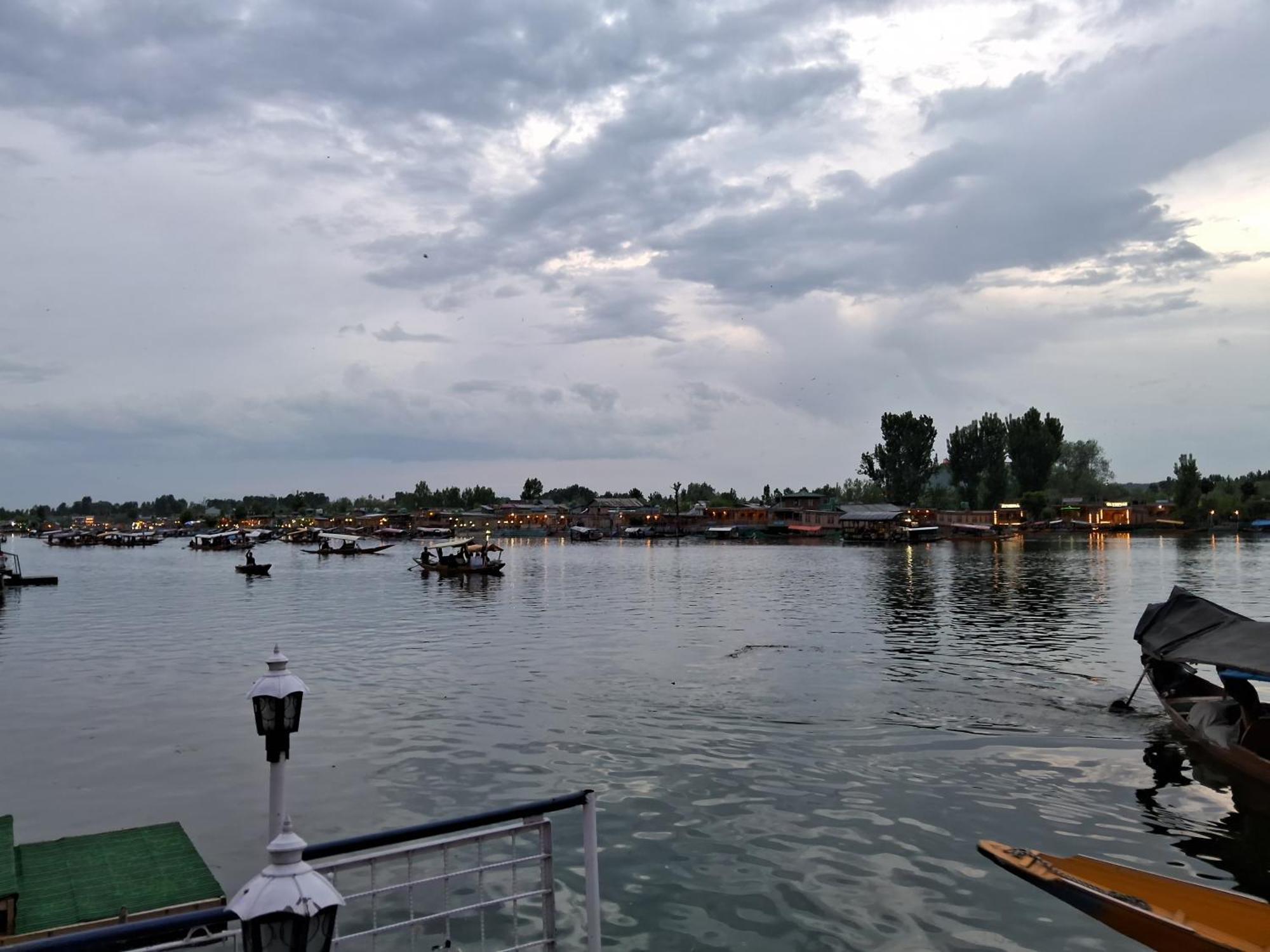 Goona Palace Houseboats Srīnagar Extérieur photo