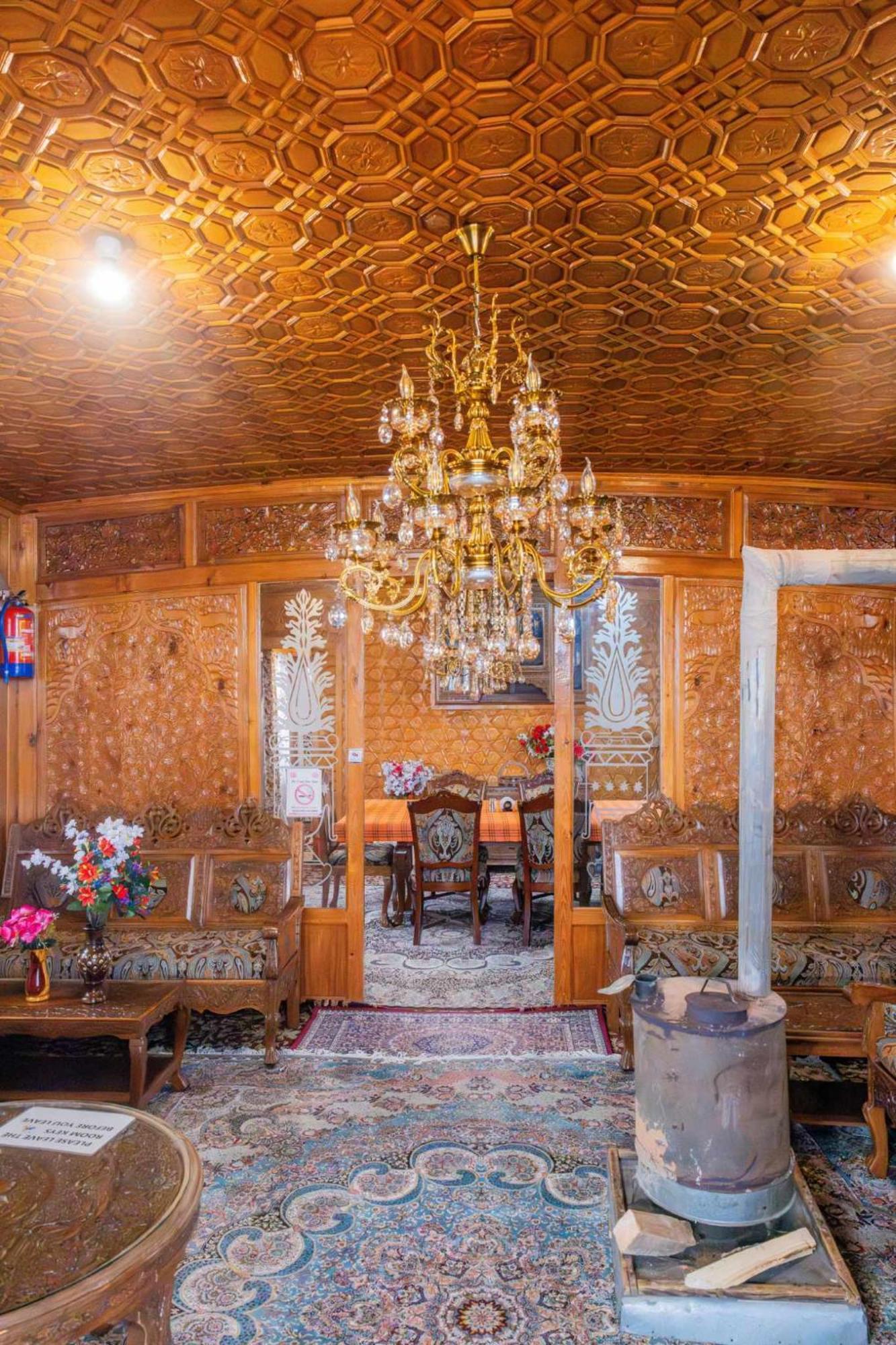Goona Palace Houseboats Srīnagar Extérieur photo