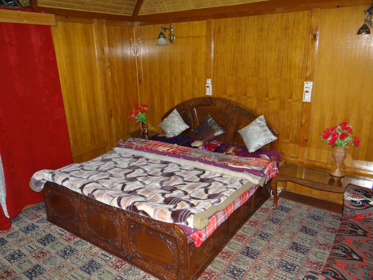 Goona Palace Houseboats Srīnagar Extérieur photo