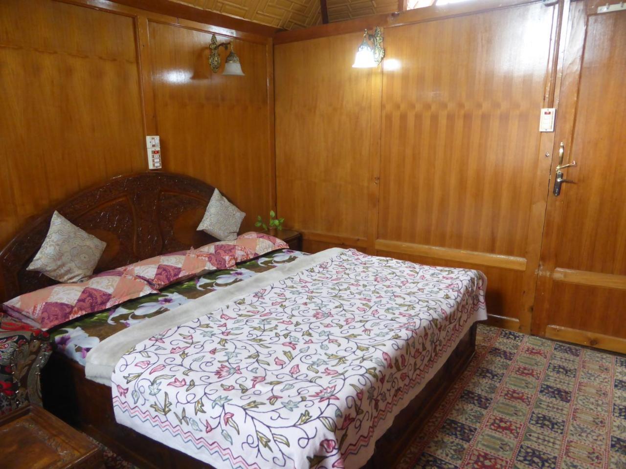 Goona Palace Houseboats Srīnagar Extérieur photo