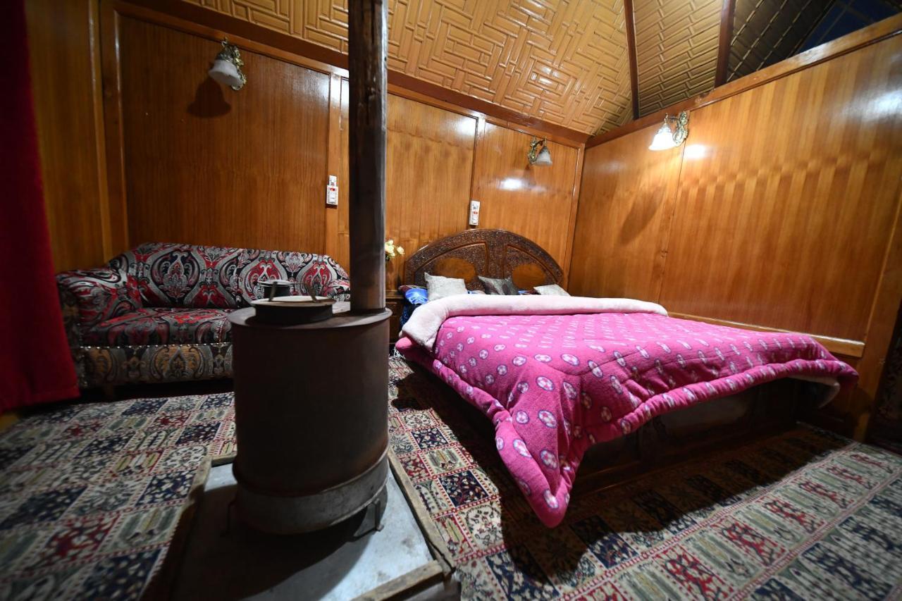 Goona Palace Houseboats Srīnagar Extérieur photo