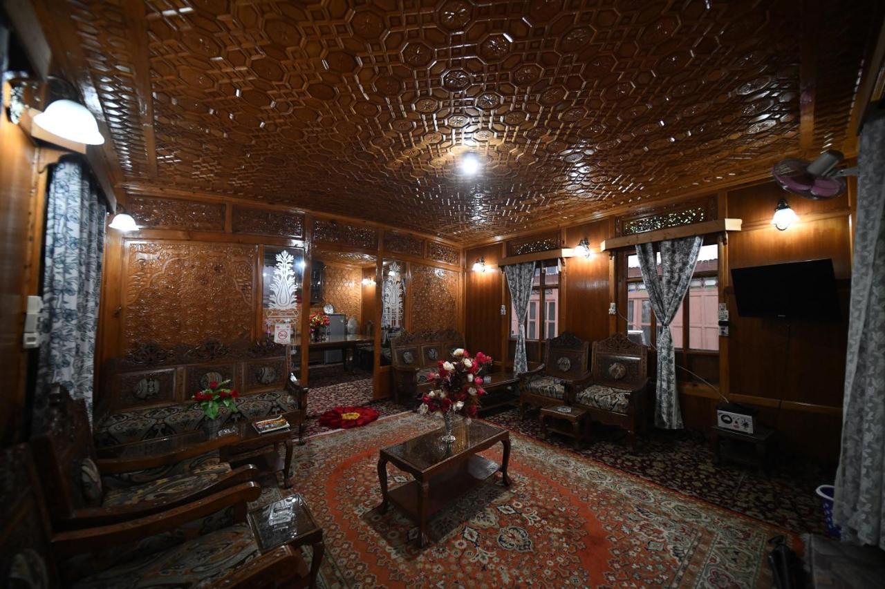 Goona Palace Houseboats Srīnagar Extérieur photo