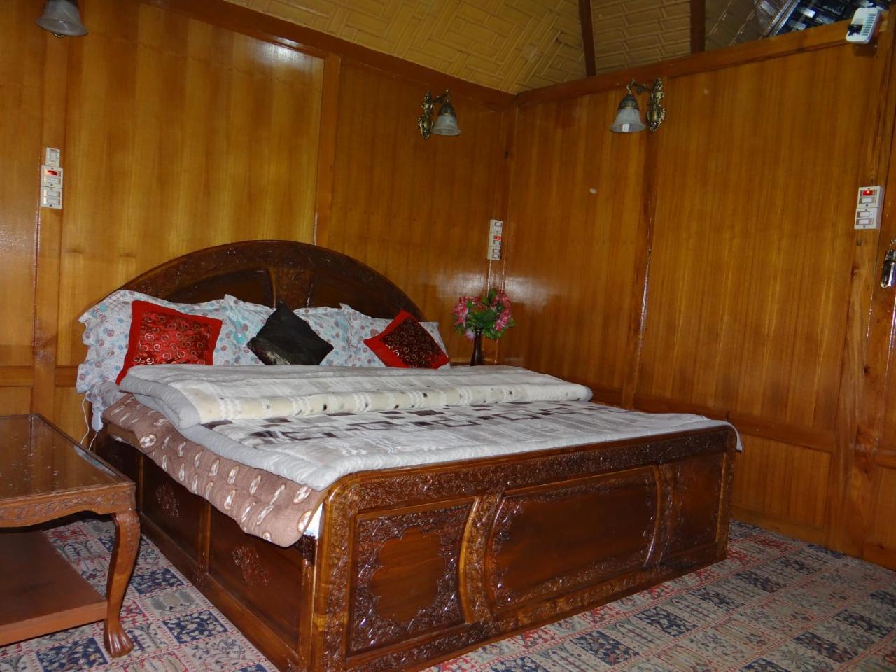 Goona Palace Houseboats Srīnagar Extérieur photo